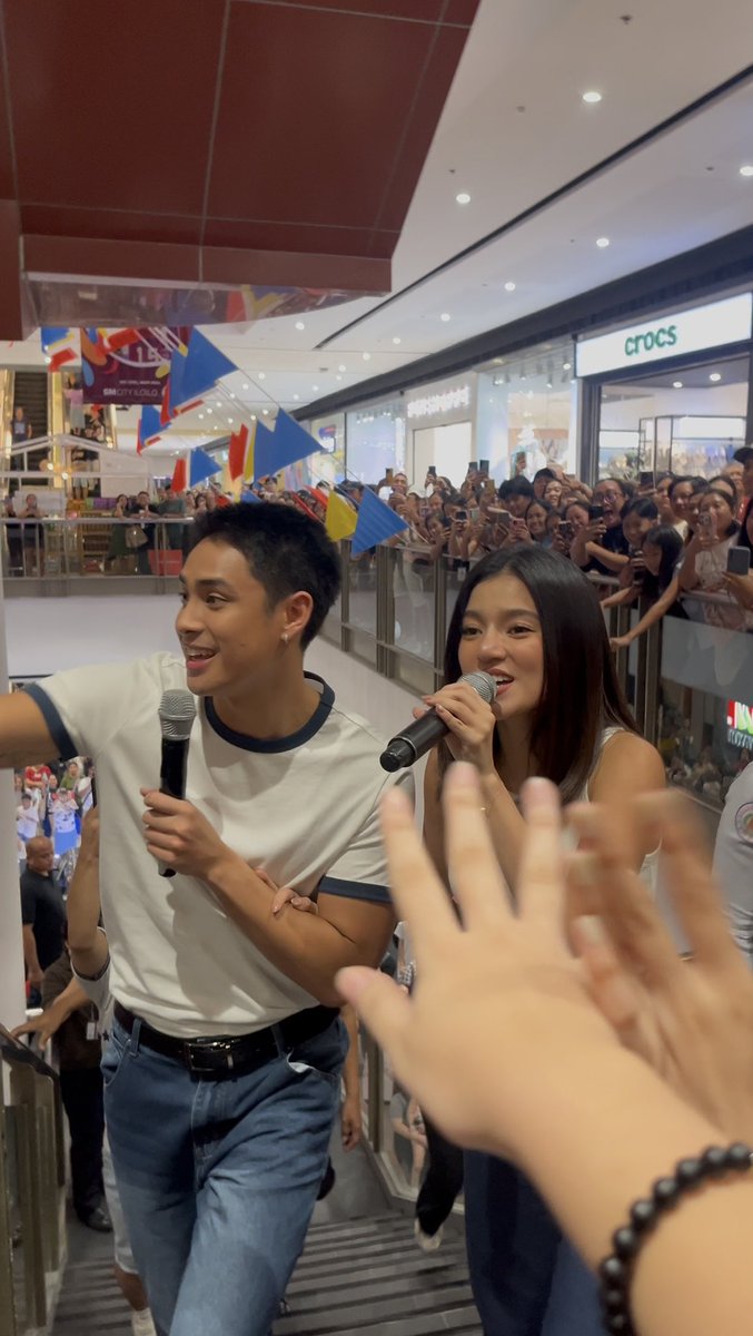 ceslvdb's tweet photo. You are so loved, Donny and Belle.

Looking back, your journey was filled with steep paths and countless challenges, but every step led to something beautiful. And while this chapter feels like a perfect ending, I know for sure that your story is far from over. 🤍

#DonBelle https://t.co/IljLj3QI5Q