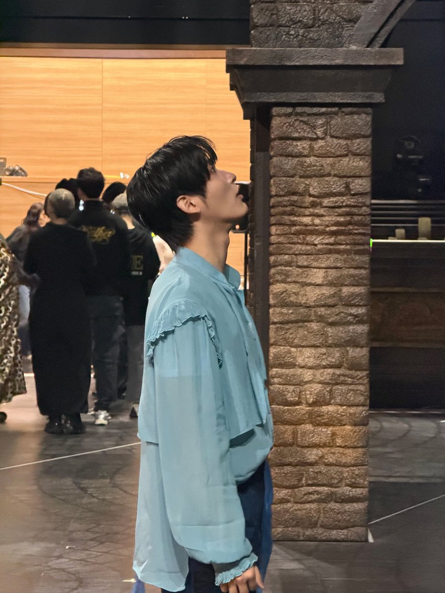 yang_hyeongtae's tweet photo. ウビンの高所恐怖症、実はかなり酷いらしく3〜4mのハシゴを渡るのも毎回公演前に（おそらくβブロッカー的な）薬を飲んで耐えてたらしい。でも薬が全く効かない日も何度かあったみたいで、怖くても我慢して目立たないように耐えてたって…本当によく頑張ったねウビン😭 https://t.co/Y9c395ZDSv