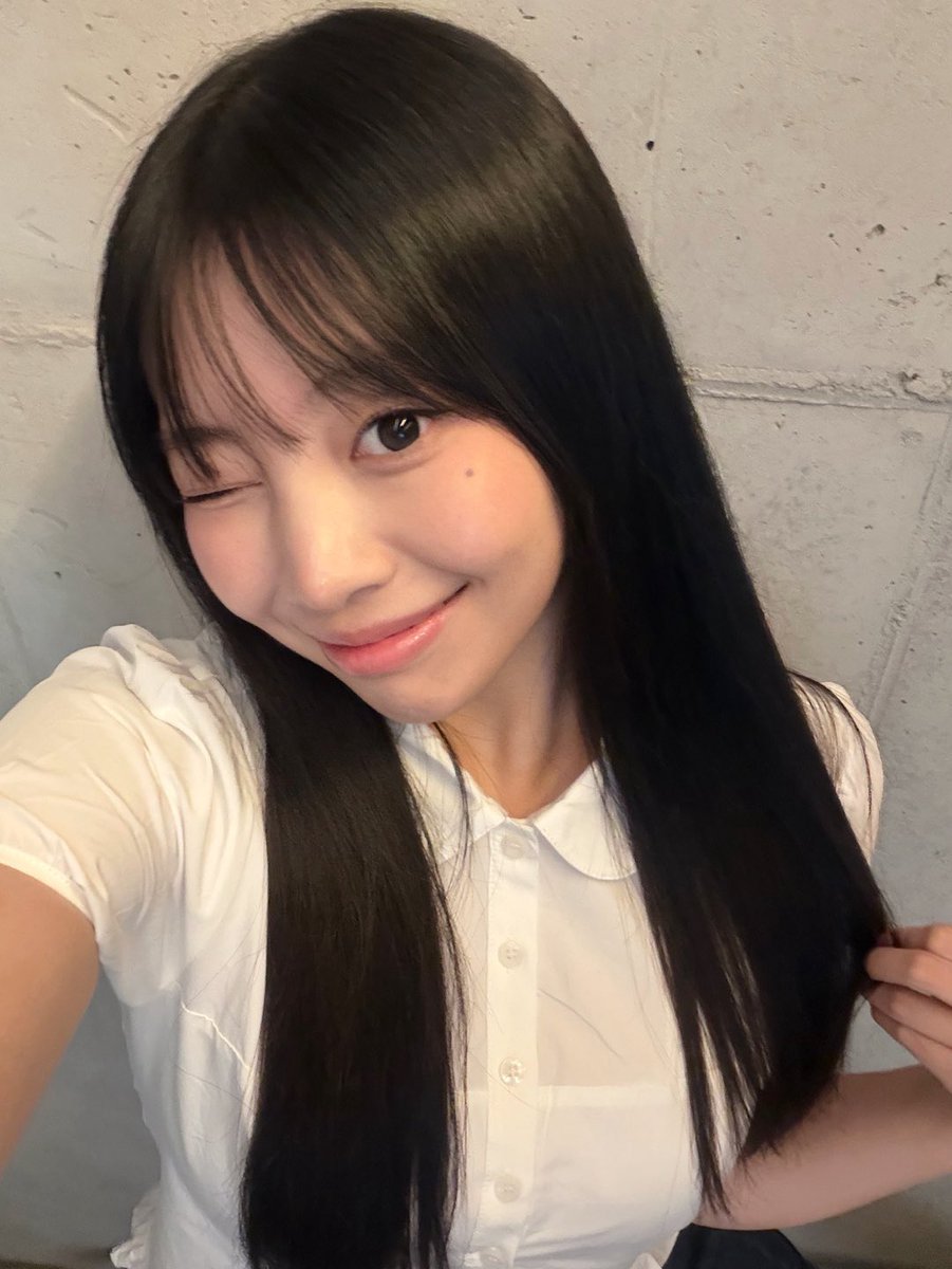 UNIS_offcl's tweet photo. 엡떠~!
생일 축하해줘서 너무 고마워요~💕💕
저 19살이 됐어요~!!🤭🤭
엡떠 덕분에 올해도 행복한 생일이었어요!!
정말 고마워요🫶
엡떠 사랑해~🤍

#UNIS #유니스 
#NANA #나나 https://t.co/QfKKnIpcfw