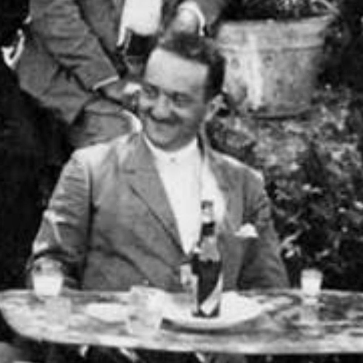 LaniaKeaxx's tweet photo. Mahmut Esat Bozkurt'un, Marat'ın ''Halkın Dostu'' (L'Ami du peuple) unvanını sahiplenmesi:

(...) Öncelikli olarak yolsuzluklarla mücadele eden bu gazetenin  adının Bozkurt tarafından bilinçli olarak, Halk Dostu konulduğu tahmin edilebilir. Fransız Devrimi'ni iyi bilen biri+ https://t.co/zsqIbB2Q6X