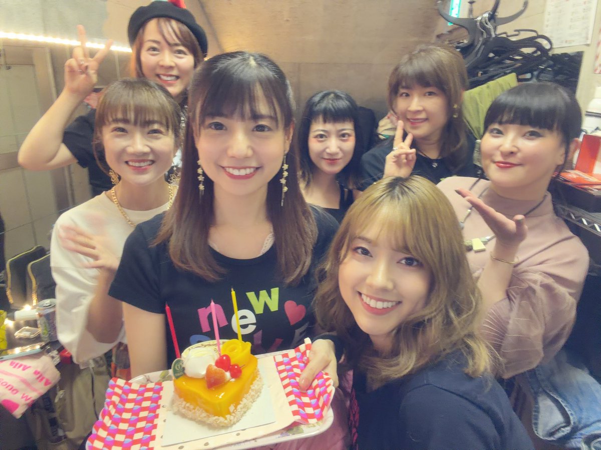 Ito_sakuRa's tweet photo. 東京音実劇場にて
伊藤さくら 20th Anniversary
さくらの恩返し〜あの時お世話になりました〜 vol.6ありがとうございました✨

沢山の愛に包まれたイベントとなりまして
ラストにびっくりなサプライズに泣きました😭

恩返しをしに行ったのに逆に沢山の温かな気持ちを頂いて素敵なライブでした🥹

支えてくださる皆様。
本当にありがとうございました！！