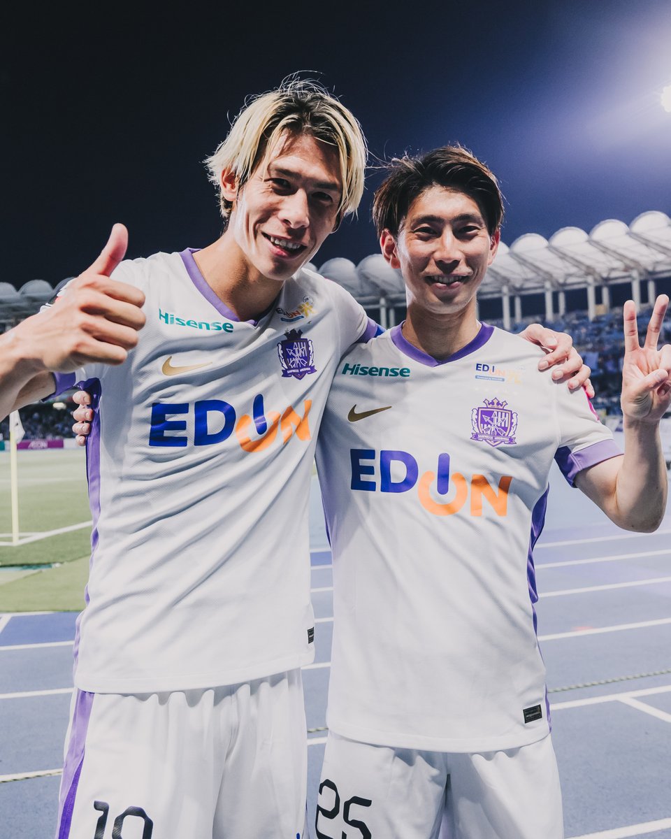 sanfrecce_SFC's tweet photo. 𝐓𝐡𝐞𝐬𝐞 𝐭𝐰𝐨✌️💜
偉大な二人のツーショット📸

#佐々木翔 #茶島雄介
#sanfrecce #NEWVIOLET #Jリーグ https://t.co/ilSw5XCjsu