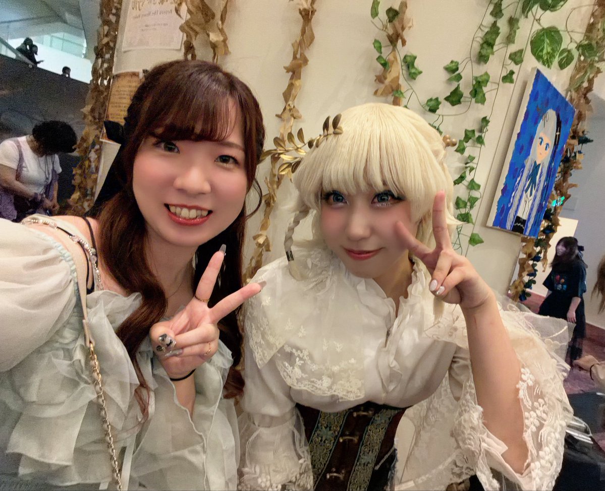 shtk_stage's tweet photo. #金稼ぎのペテル
#金ペテ #ゲキペテ2026

劇場で撮った色んなフォトを🎞️
素敵な思い出がいっぱい🫧

①ミレイさんに遭遇👀

②開演前の円陣🔥

③一目惚れしたナーツさん💫
可愛くてダンスもとっても素敵でした🩰

④記念の集合チェキ📸
ちゃっかりステラのステッカーも💠 https://t.co/gRvsoup4EE