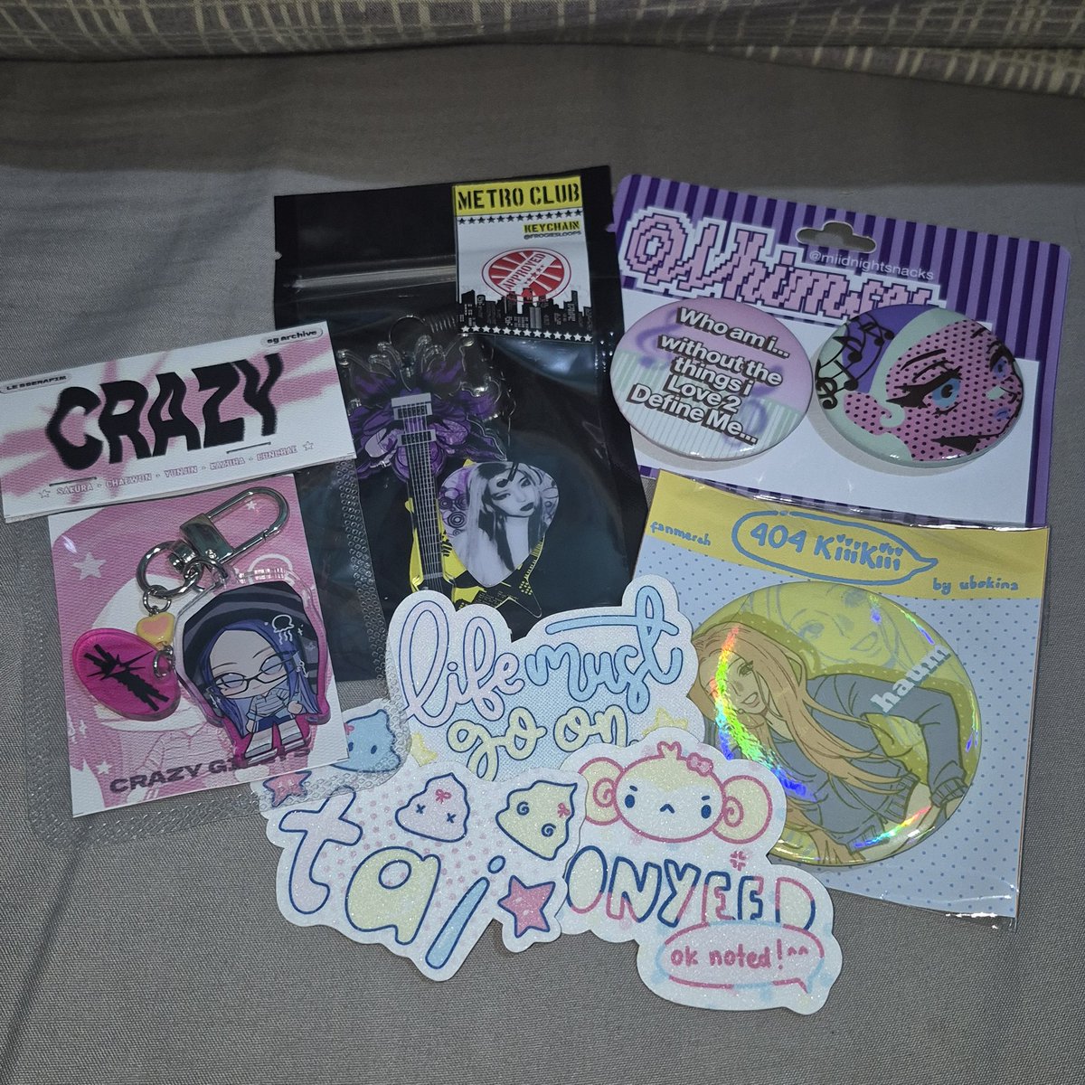 pozsit's tweet photo. PLAND HAUL YIPEEEEE :D So much fun today !!!! 

— goated artist : @sgarchivee @ubokina @miidnightsnacks @FrogiesLoops @/solas.sfs (?) and i forgot the stickers owner... if ur it pls tag / rt urself T___T https://t.co/QBnJYxhjJq