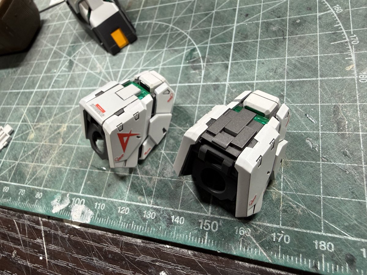 HogemaruT's tweet photo. やってる

ふたつめの修正箇所 パーツ新造の予定はなかったけどメリハリのため追加

左がもともと 右が追加

まあ大したものではないな https://t.co/OKS7RVpRGU