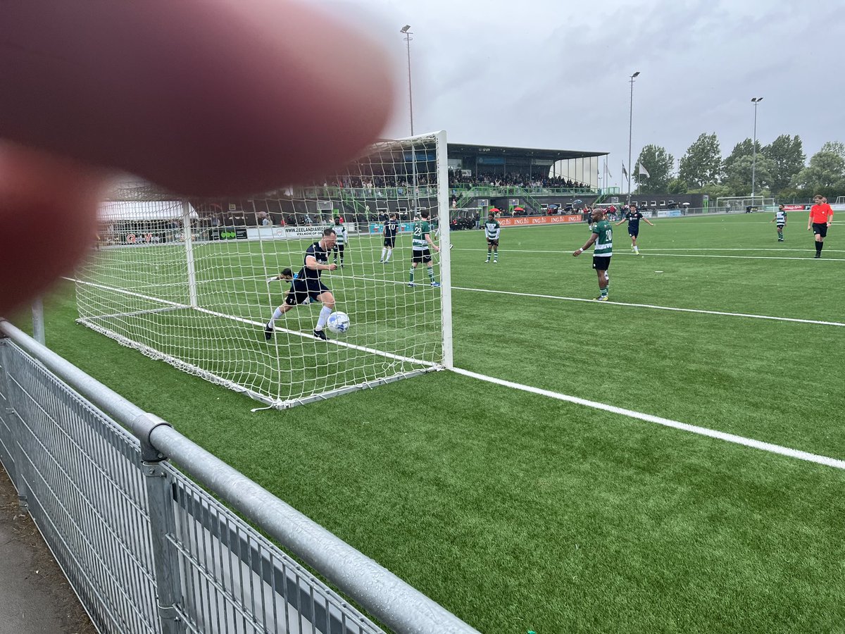 elButro9's tweet photo. Geen 2de goal voor @vvhardinxveld waar Collin de Kok van dichtbij binnen kopt maar de grens rechter afvlagt voor buitenspel - echt niet !!!
38 min
@RVoetbal 
@omroepzldsport https://t.co/Ae1zmJz1ww