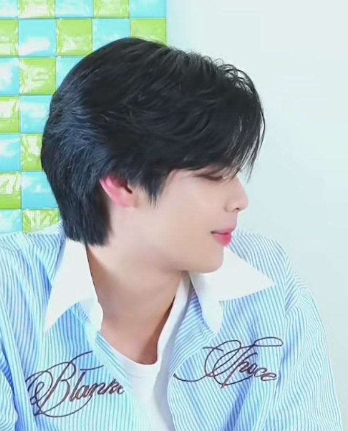 yhangseekheaw's tweet photo. หลบแล้วหลบอีกแต่หูแดงแปร๊ด แปล 
#BenutraxTheeThirati https://t.co/o3bOyLB2lI
