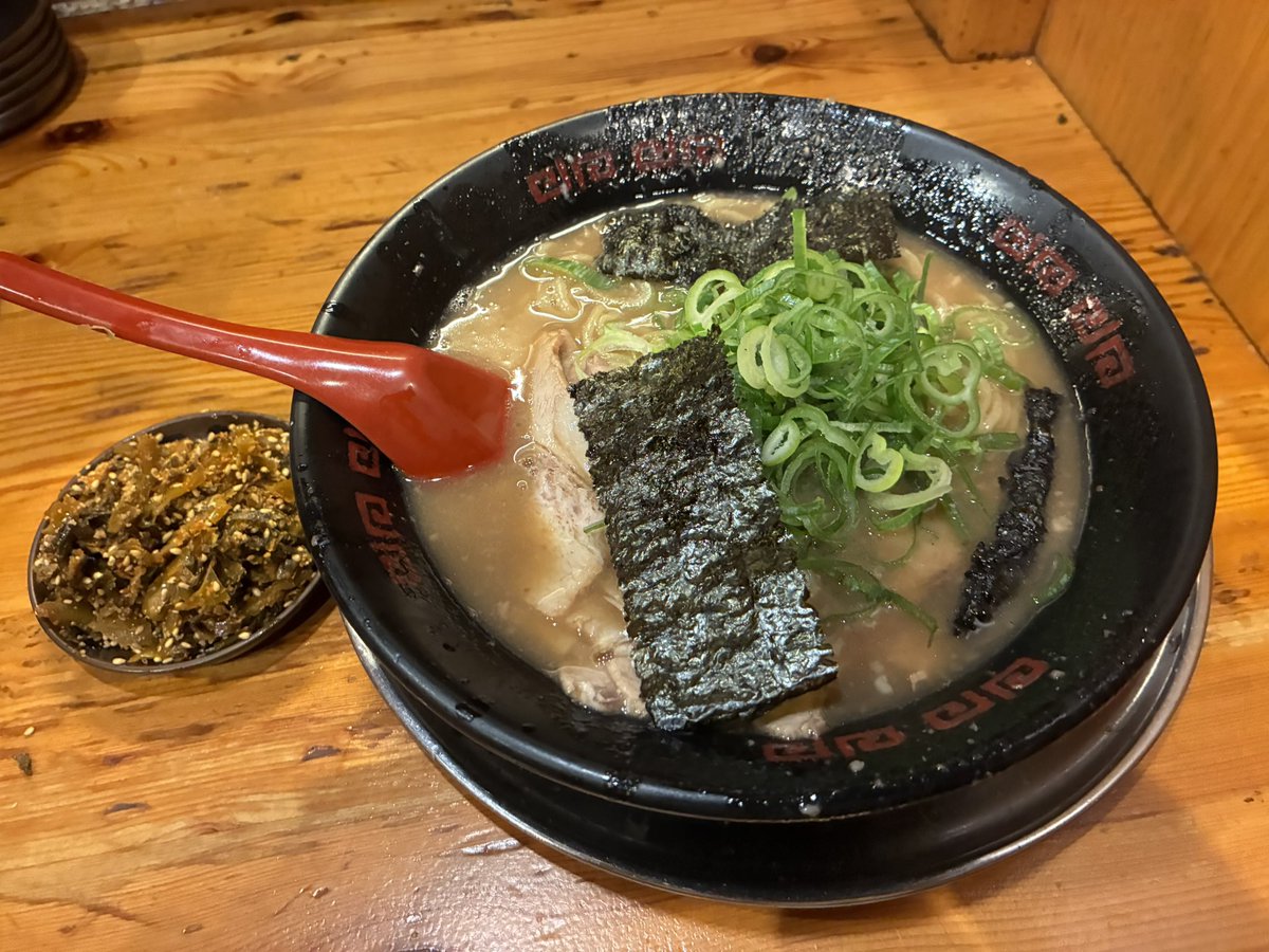 sam_5370's tweet photo. 無鉄砲 総本店
・とんこつラーメン

フツウフツウゼンブオオメ
うま！ https://t.co/iQtYaL33wK
