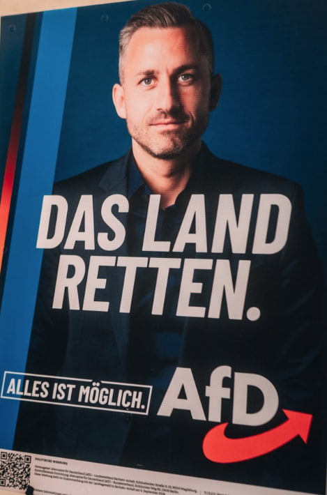 DeutscherSchfe3's tweet photo. Gerade eingetroffen: 98 % der informierten Weltbevölkerung sind sich einig – dieses Wahlplakat ist einfach geil. 😎 https://t.co/1bwtZWowpQ