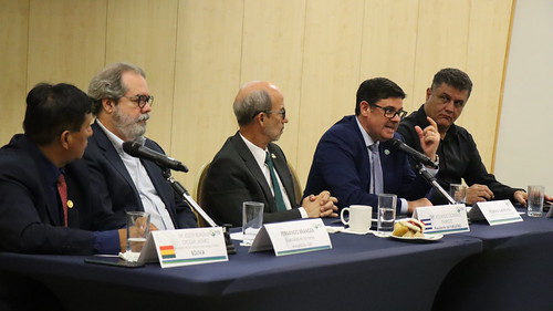 FitzgeraldCP78's tweet photo. Desde @OLACDEORG estamos trabajando con @Parlatino_org en algunas acciones. Ayer tuvimos una buena jornada de intercambio sobre la importancia de legislar para la Transición Energética junto a legisladores de varios países de la región y Fernando Branger de @AgendaCAF 
Avanzamos https://t.co/GA1fXSbic1