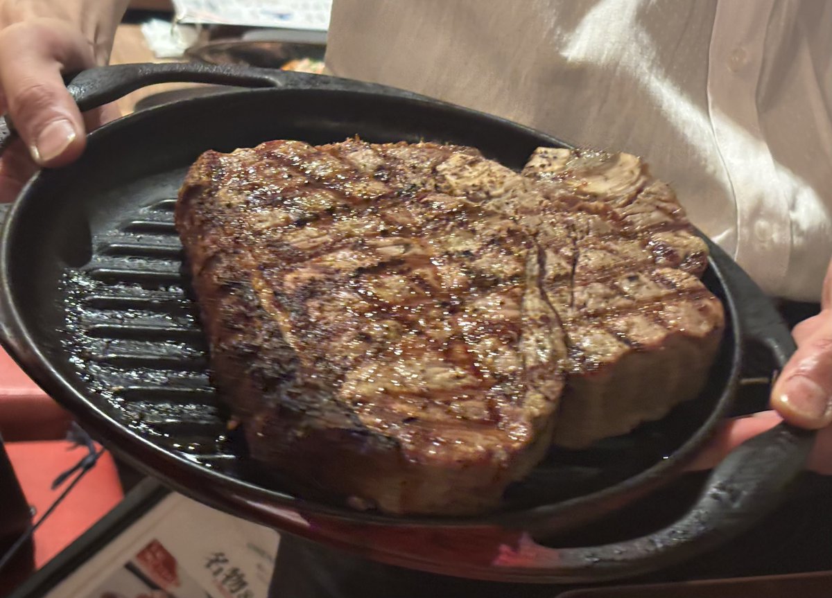 Magical_Mallets's tweet photo. 今日はボドゲと肉のドカ食いの日
４人で１キロの肉だったけど割とまだいけそうだった。 https://t.co/cc0OhO2CmL