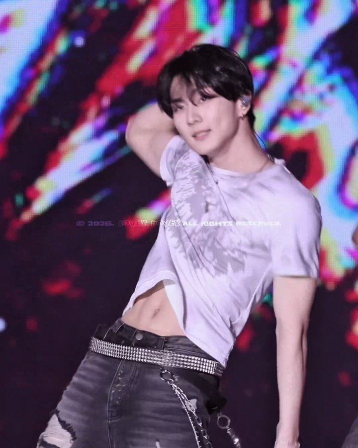 enhanatomy's tweet photo. jungwon 🔥 https://t.co/3YVNxTewoR