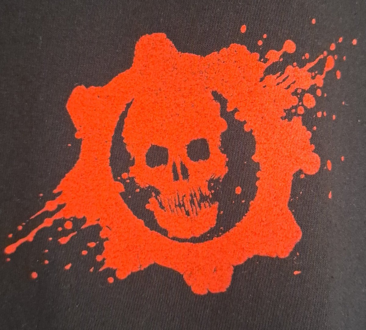 Paul_AFC's tweet photo. My Gears T-SHIRT will finally be worn for #XBOX showcase. My most anticipated game for 2026 by a mile. The ultimate bro shooter returns to its roots with emergence day and I'm so hyped.
@CoalitionGears blow my freaking mind!
#MadWorld https://t.co/ao6ZeXeKUu