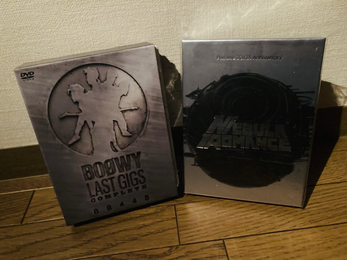 kyadowish's tweet photo. 箱もパッケージも一緒だぜ。もしかしてチームPerfumeにBOØWY元スタッフ居たりする⁉︎
#BOØWY #prfm https://t.co/PQzEjfZ2rt