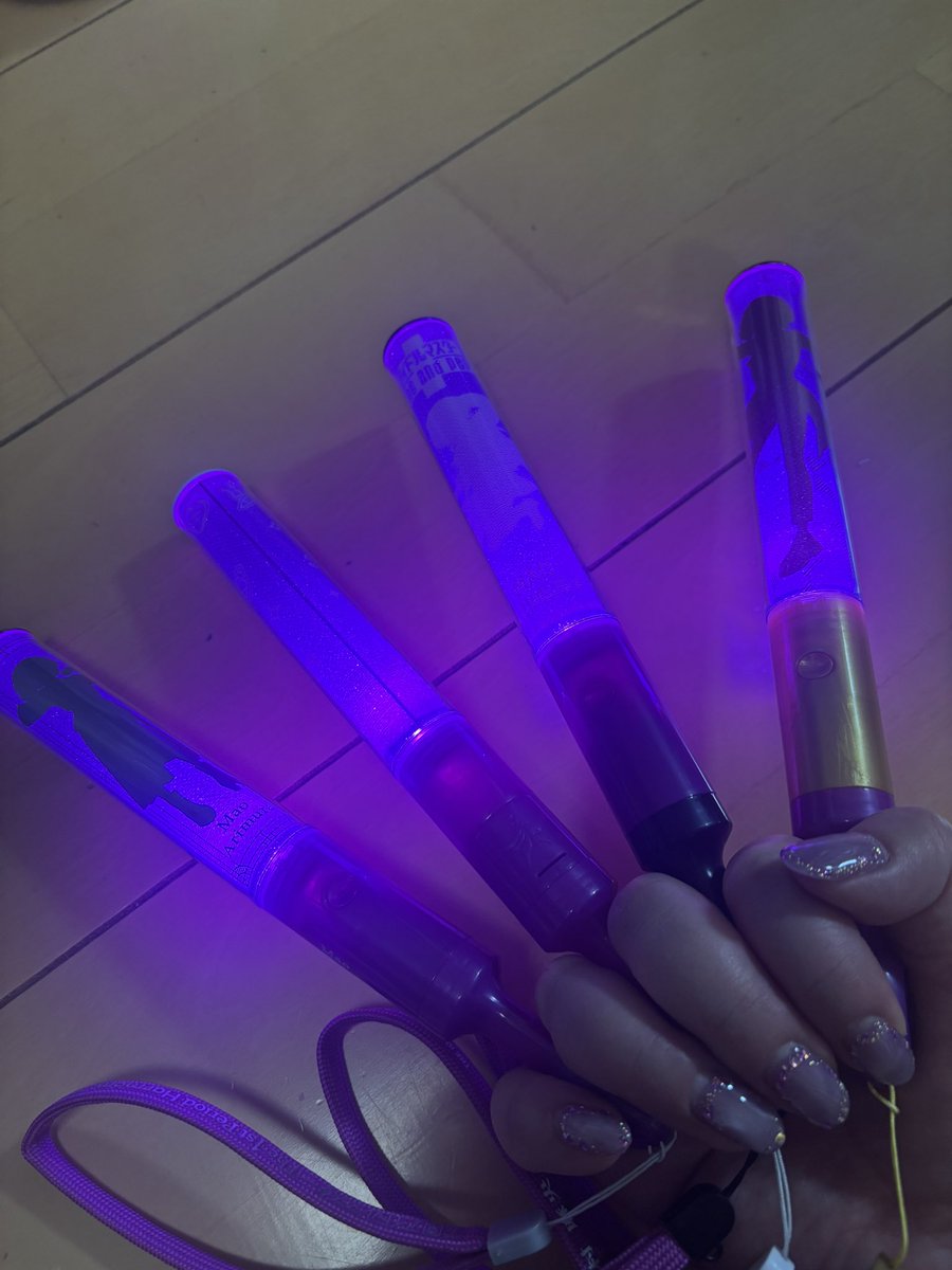 trtnhaha's tweet photo. #学マス2nd_HIF_DAY1
はじめての学マス現地！めっちゃよかった～✨✨✨✨
「ナイワ」とか「ミラクルナナウ」好きなので聴けて嬉しい～！

麻央先輩でるたびにウルヴァリンのように紫ペンラ展開したよ💜 https://t.co/711FxX86wV