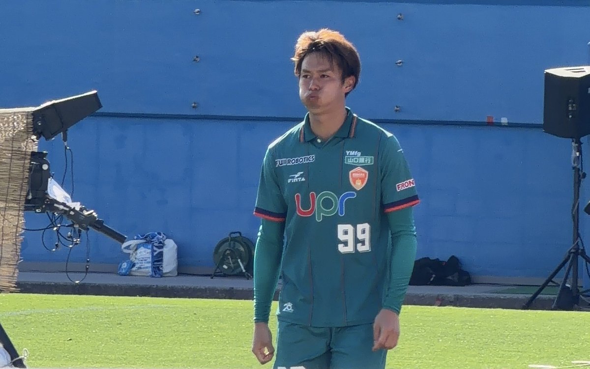 yfc0317's tweet photo. えんまさ😭😭😭
横浜FCを好きになったきっかけの選手だから、移籍って聞いた時は落ち込んだけど変わらず元気で良かった🥺✨

ゴール裏来た時の涙を見て涙腺崩壊した🥲

近いうちまた一緒に戦えますように☺️https://t.co/8Yrm4vvtsd https://t.co/MtTqAecvYd