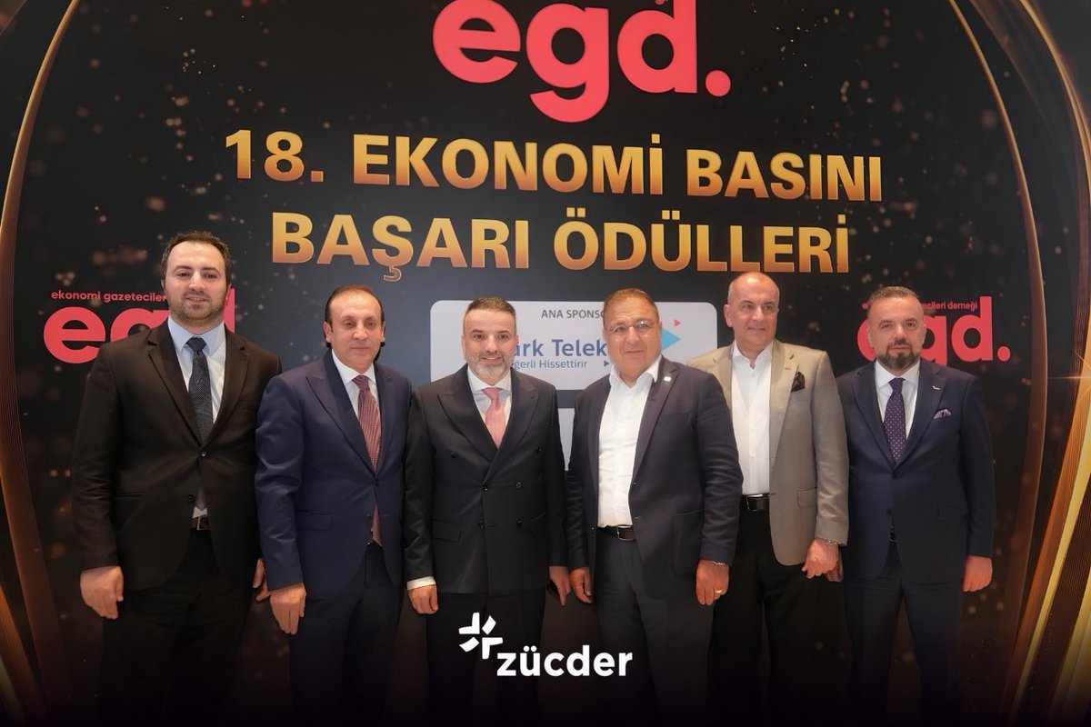ZUCDER's tweet photo. Ekonomi Gazetecileri Derneği (EGD) tarafından düzenlenen 18. Ekonomi Basını Başarı Ödülleri Töreni’ne Yönetim Kurulu Başkanımız Sn. Burak Önder katılım sağladı ve ödüle layık görülen basın mensuplarına plaket takdim etti. https://t.co/cbYYtvbRjk