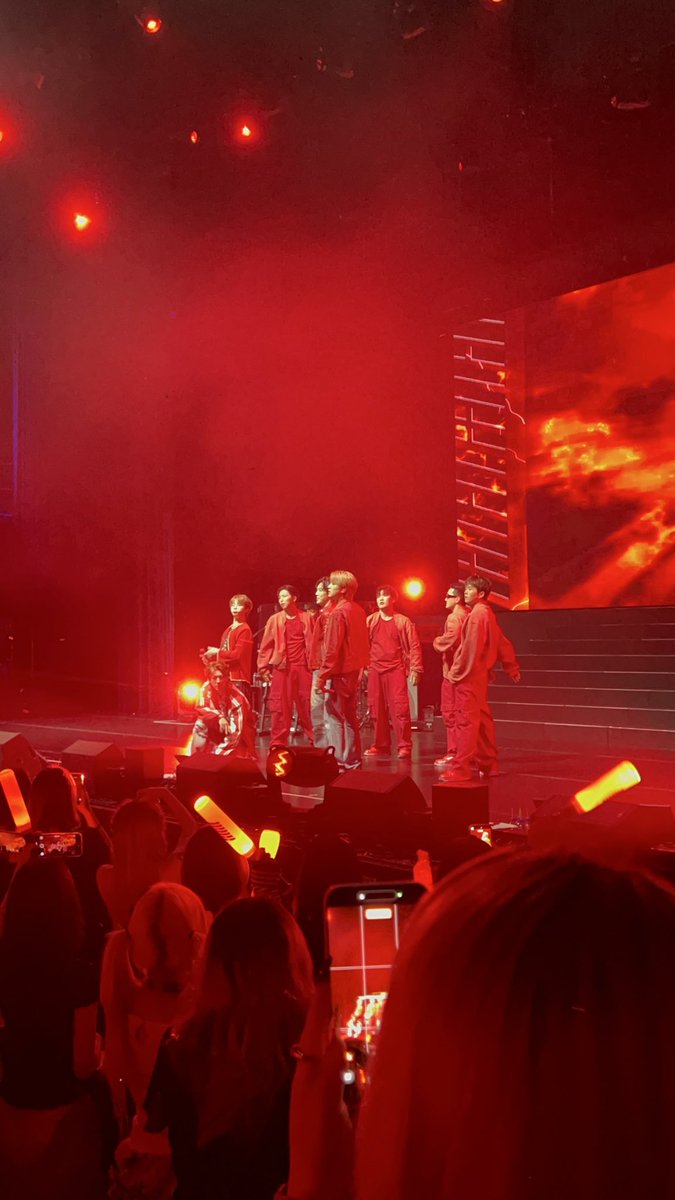 kairuyi's tweet photo. i feel so lucky that the vip ticket seats we got were close to the stage 🥹 it’s crazy how handsome they are, the cameras and videos don’t do them justice !! my heart is so full and I’m so glad I started listening to them in 2018 🥹🥹 https://t.co/JmoD9qDTsA