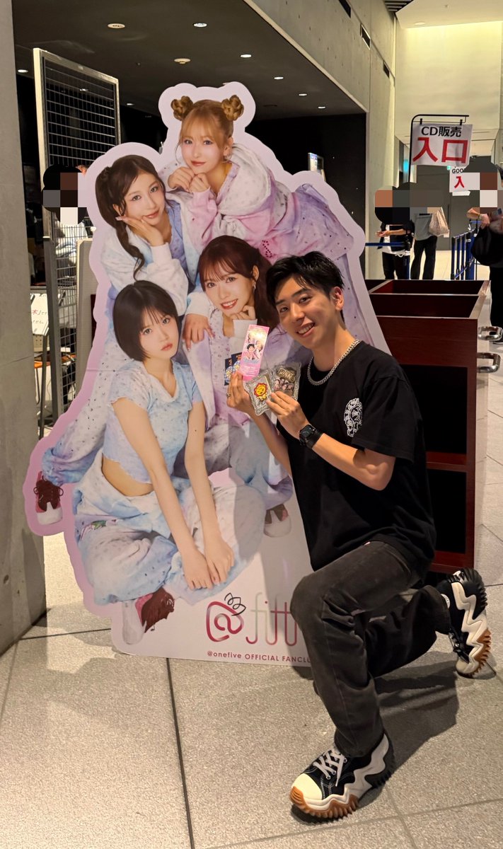 Sakuya_398jp's tweet photo. 今日は@onefive_music のワンマンライブ「SAKURAIZATION」へ。

ステージの上のみんなが本当に輝いていて、最高の時間でした。
この景色の先に、必ず武道館があると思う。

武道館まで、みんなで頑張ろう🔥

会員No.000727

#SAKURAIZATION
#onefive_fifth
#onefive_KANO
#太陽神KANO https://t.co/vtJIEBGyrb