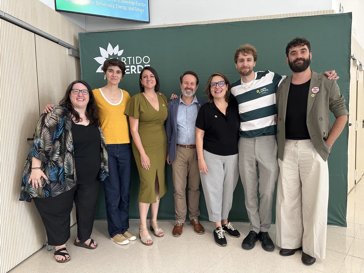 EstherGilSumar's tweet photo. 🌻Hace 15 años algunos decían que la ecología política era cosa de minorías.

Hoy sabemos que va de vivir mejor, de luz más barata, ciudades más habitables, cuidados, empleo digno, feminismo, futuro.

Gracias, Verdes Equo, por abrir camino💚🌻 https://t.co/pP39OuQY1Z