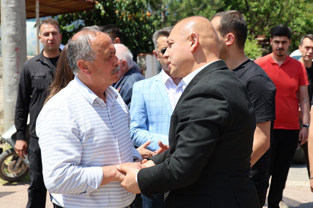 onalahmet71's tweet photo. Ankara’nın Bala ilçesinde şehit olan kıymetli hemşehrimiz Jandarma Astsubay Üstçavuş Yusuf Ergün’ün baba ocağında düzenlenen mevlit programına katıldık.

Aziz şehidimizi rahmet ve minnetle anıyor; kıymetli ailesine, yakınlarına ve silah arkadaşlarına sabır ve başsağlığı diliyorum https://t.co/WahrCnsFDG