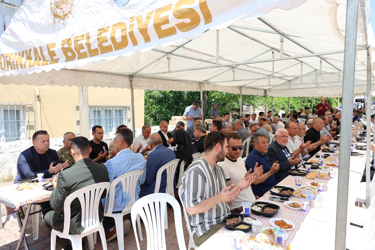 onalahmet71's tweet photo. Ankara’nın Bala ilçesinde şehit olan kıymetli hemşehrimiz Jandarma Astsubay Üstçavuş Yusuf Ergün’ün baba ocağında düzenlenen mevlit programına katıldık.

Aziz şehidimizi rahmet ve minnetle anıyor; kıymetli ailesine, yakınlarına ve silah arkadaşlarına sabır ve başsağlığı diliyorum https://t.co/WahrCnsFDG