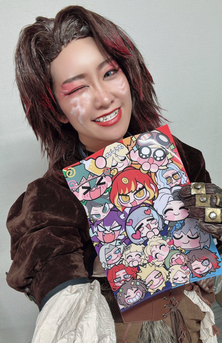 mistieeet's tweet photo. 本日もご来場ありがとうございました！
浮かれぽんちなので相棒(物理的に棒)とお写真撮ったしファイル買いましたやったぁ🙌
明日最終日なのほんと無理。
予習無しで見ても楽しめます！実証済み！
安心して逢いに来てね💋✨
#ゲキペテ2026 #金ペテ #金稼ぎのペテル https://t.co/S5ifKiFXKD