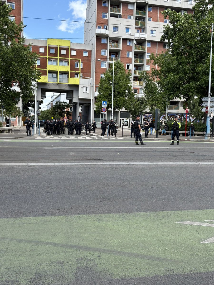 F_Desouche's tweet photo. « Viva Palestine » : la Pride des Banlieues 2026 se lance à la Courneuve (93) sous haute protection policières https://t.co/bZweqhzUY7