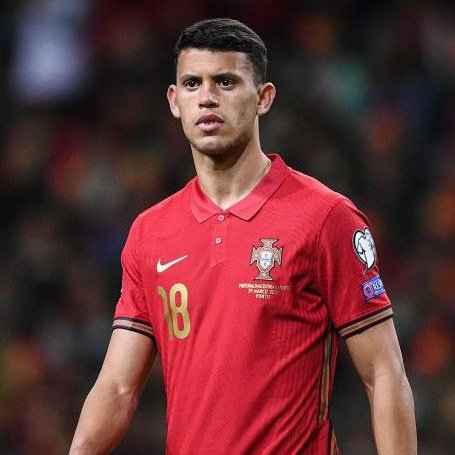 ManCityTimesHQ's tweet photo. 🚨🚨🇵🇹 𝗨𝗣𝗗𝗔𝗧𝗘 : Matheus Nunes has been ruled unfit for today's World Cup warm-up match against Chile due to health issues. 

"He is not fit to train", per Roberto Martínez. The coaching staffs are taking a highly cautious approach ahead of the tournament and expects him to return to fitness for the second friendly against Nigeria next week.