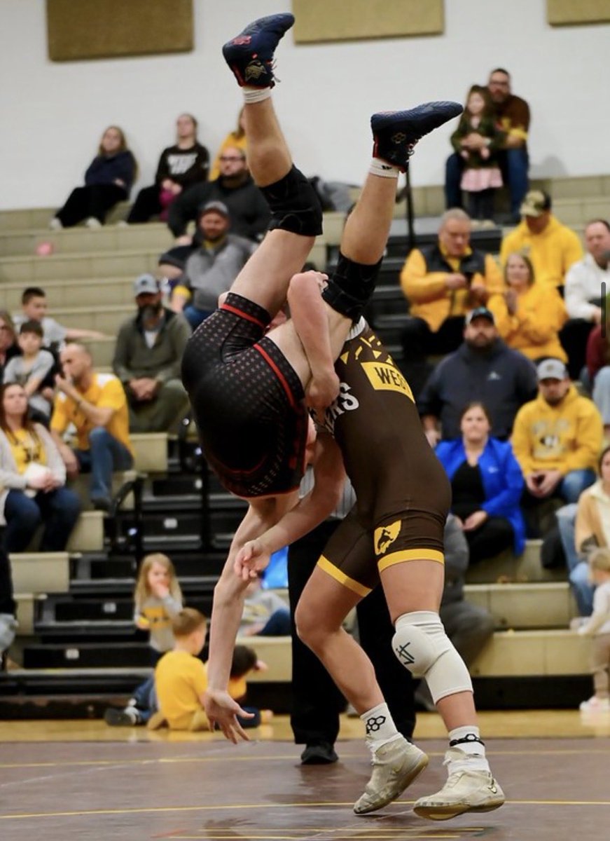 ColtenThom14482's tweet photo. What a season we ended up being team section champs and making it to state dual I couldn’t be more thankful for my team mates https://t.co/d41EQvjzHq