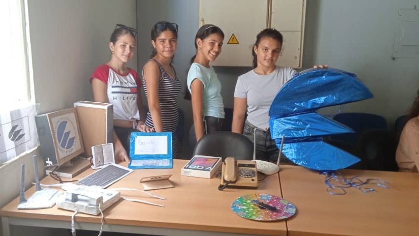 Elizabeth94Bet's tweet photo. 💚 El futuro depende de lo que hagamos hoy #reciclaje #reutilización. Cuidar la naturaleza es cuidar nuestra vida. #Etecsa #MedioAmbiente #Sostenibilidad https://t.co/BoYzr4lYD0