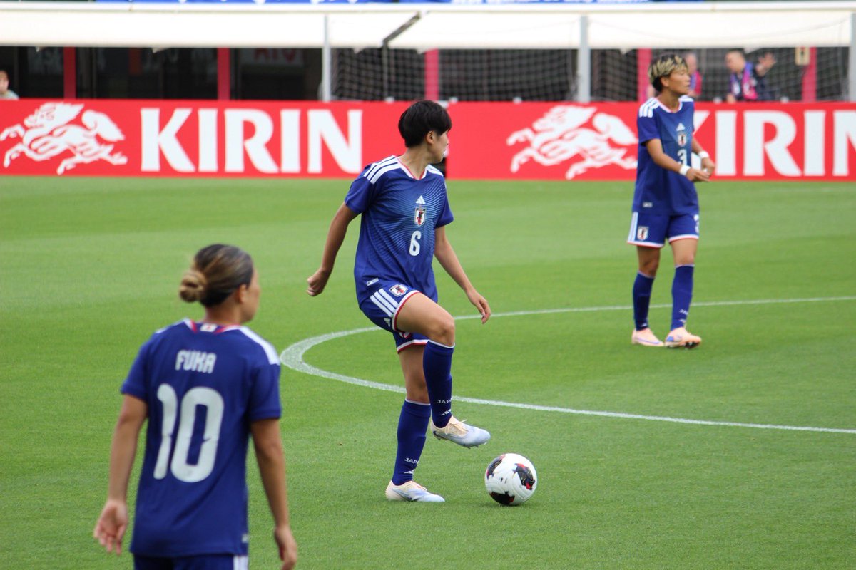 OsakaSpurs's tweet photo. 本日は、なでしこジャパンの試合を観戦してきました！！
古賀塔子選手はRCB、LCB、RSBと複数のポジションでプレーしクリーンシートでの勝利にに貢献しました！！

最後は我々の声援に応えてくれました🙌 https://t.co/lOBxOweJJD