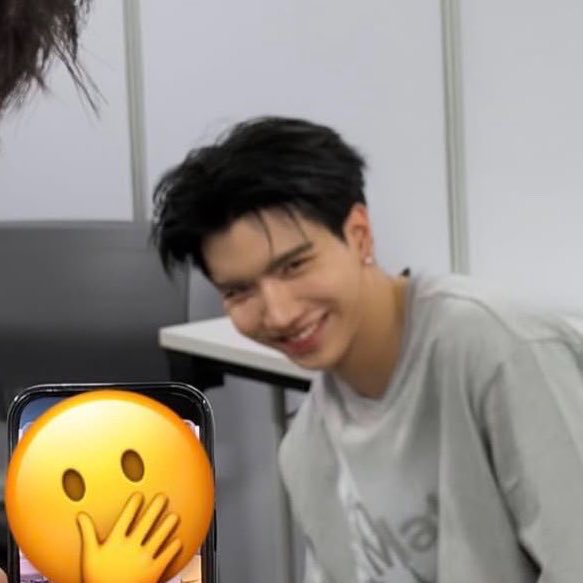 aimiuiuo's tweet photo. temukan perbedaan 🤔 https://t.co/9HSCsEPcZa