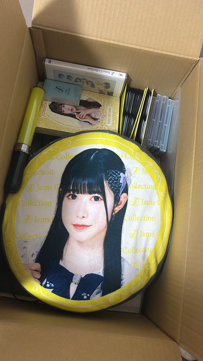 ryu_naso's tweet photo. ダンボール残り一箱、、、
どう片付けようか https://t.co/ApLCdmygTN