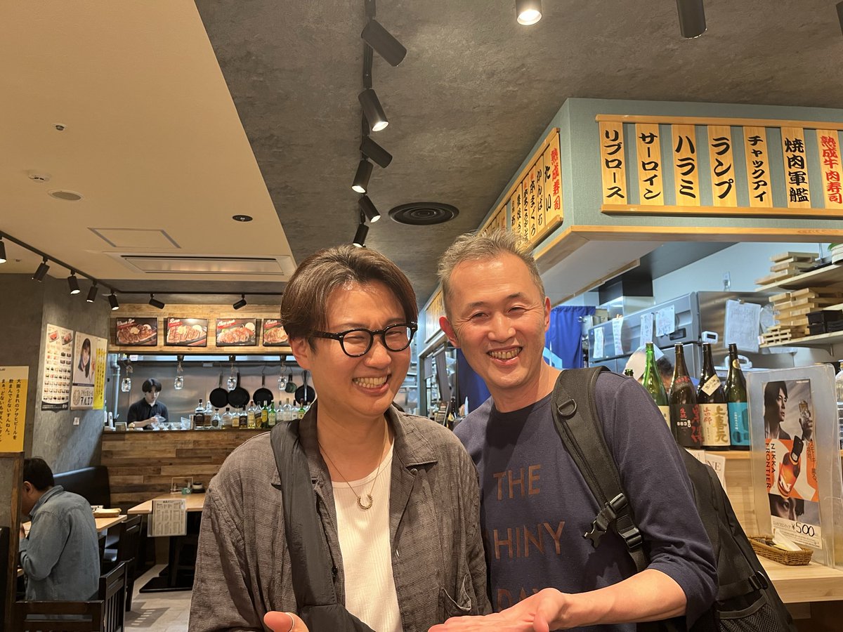 eddyyoshi's tweet photo. タップダンサーのJunyaさんと。
彼からは新スタジオ設立に於ける重要部分の内装、吸音、吸振対策の業者さんを紹介していただきお世話になりっぱなしです。
こうやって一緒に呑んでくれて相談にのってくれる仲間がいるこの現実に感謝です。
#タップダンス　＃タップダンス大阪　#スタジオ　#仲間　#感謝 https://t.co/Vxw5GXBglf