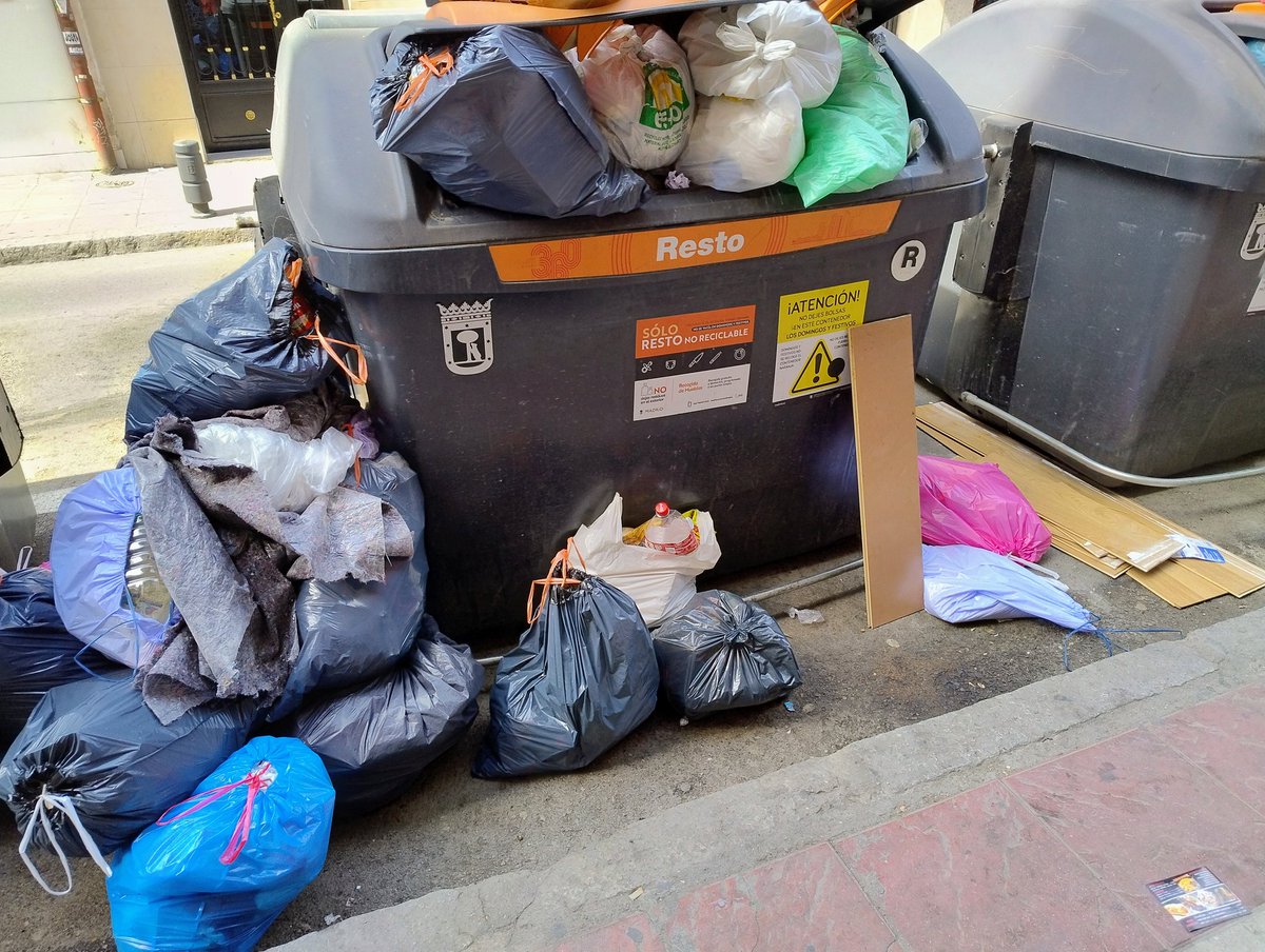 Yoi_Walker's tweet photo. @MADRID @AlmeidaPP_ Vergüenza. Os decís católicos y reventáis los barrios humildes. Asco y vergüenza en Lucero. https://t.co/dBXO0qmp39