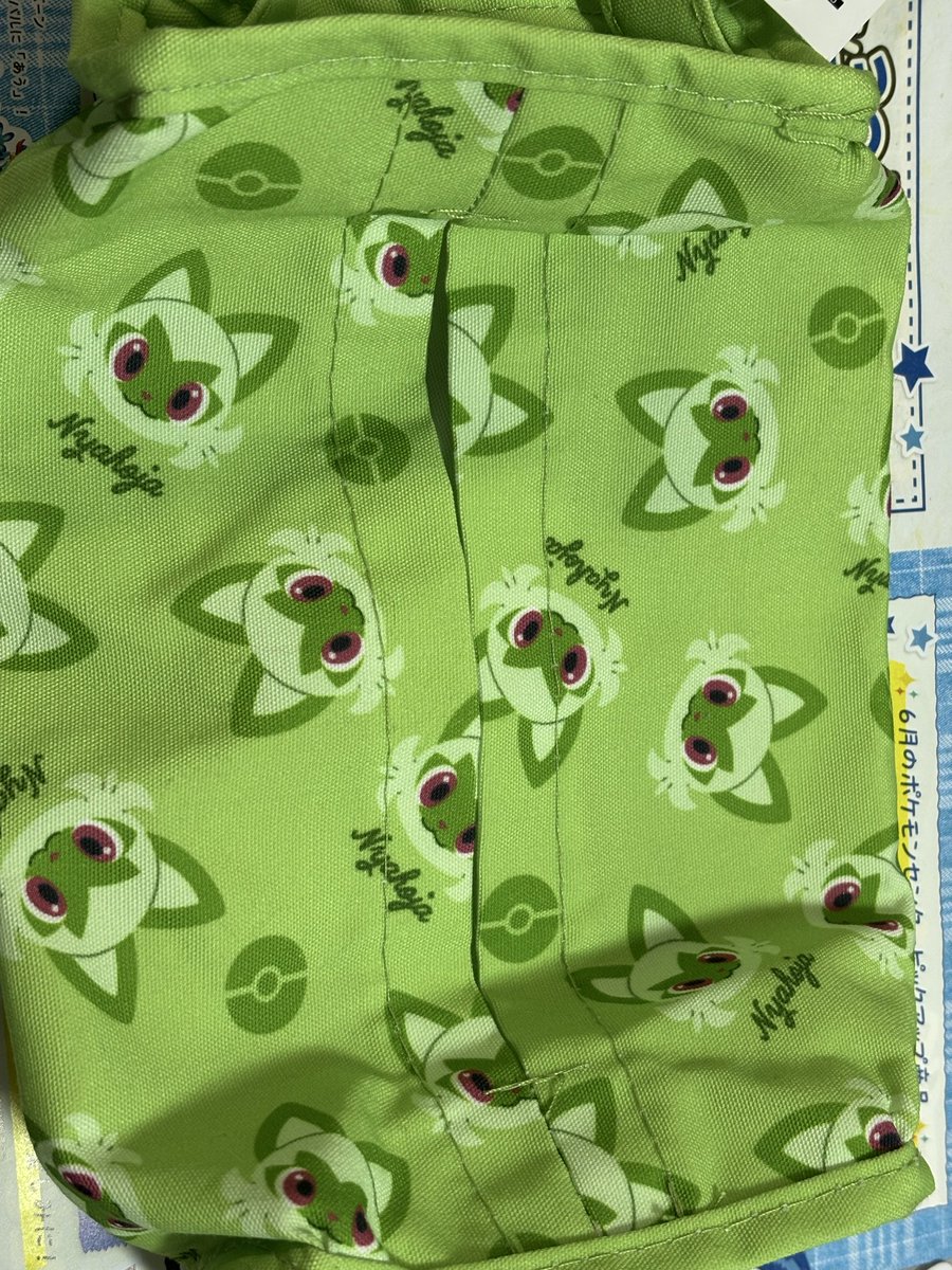 moonstro39's tweet photo. ポケセンでシンオウ地方のフライヤーが配布されてたからもらってきた🩷
ポケモンにメッセージを書く宝石💎のカードも書いて投函してきた👍✨
セカストでニャオハのティッシュカバーが美品で110円で売られてたから即購入^ ^ https://t.co/IJLqJBXljn