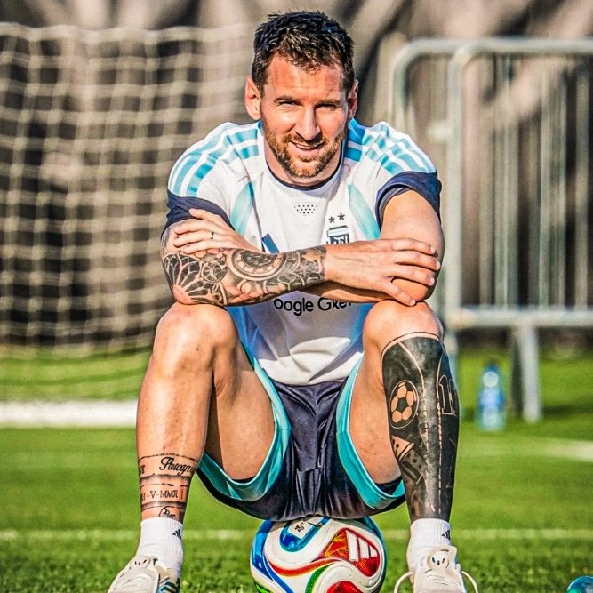 733hq's tweet photo. 🚨🗣️ Messi: "If not for Argentina, I don't mind Portugal winning it, they have Ronaldo someone who deserves it as much as I do, would Love to see him lift the trophy as well". https://t.co/sXGTeVIOHU