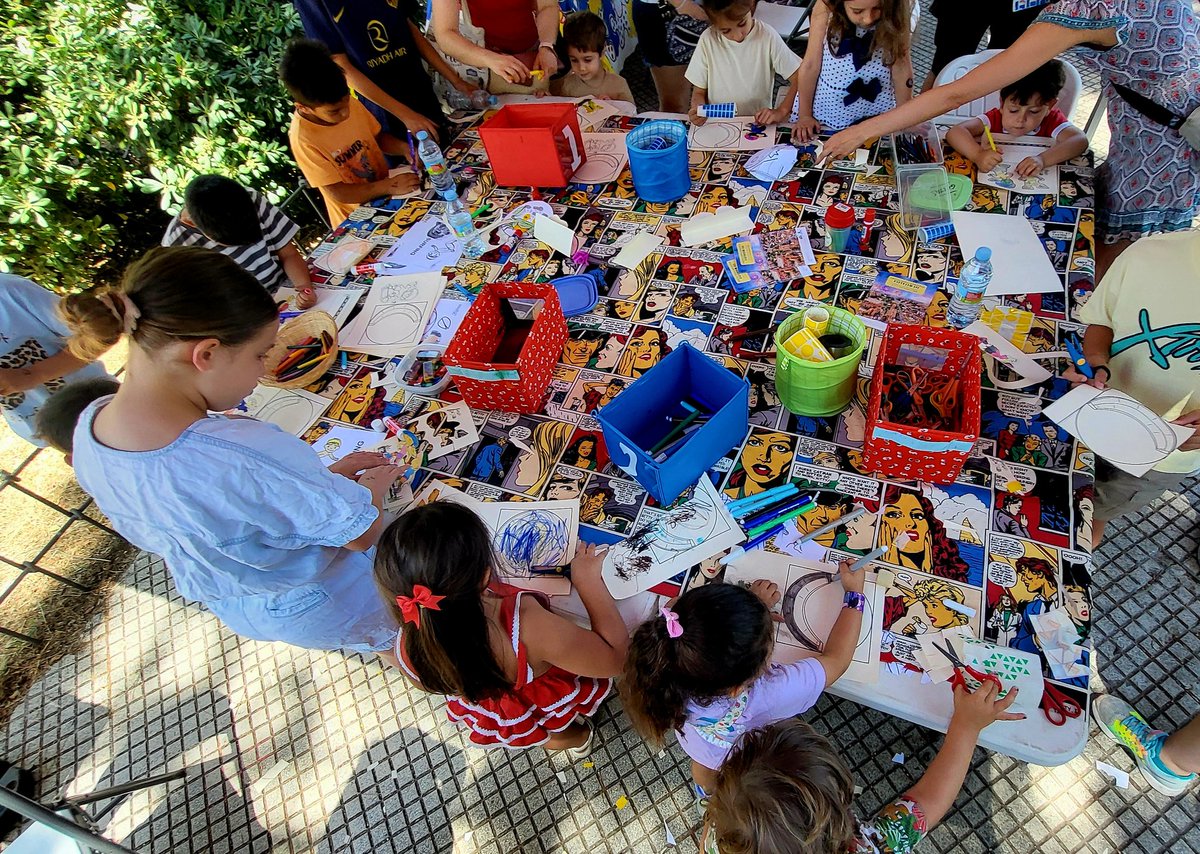 PSOEAlcaladeH's tweet photo. 🎉 DISTRITOS | Fiestas del Distrito III. Esta mañana, Los Pequeñantes han recorrido el Campo del Ángel y el Chorrillo. Al finalizar, la  Asociación de Mujeres de Alcalá repartió paella y sangría. Nuestros concejales @enriquenoju, @CastillejoCalvo y @J_albergr han asistido. https://t.co/eKFp5i9tBk