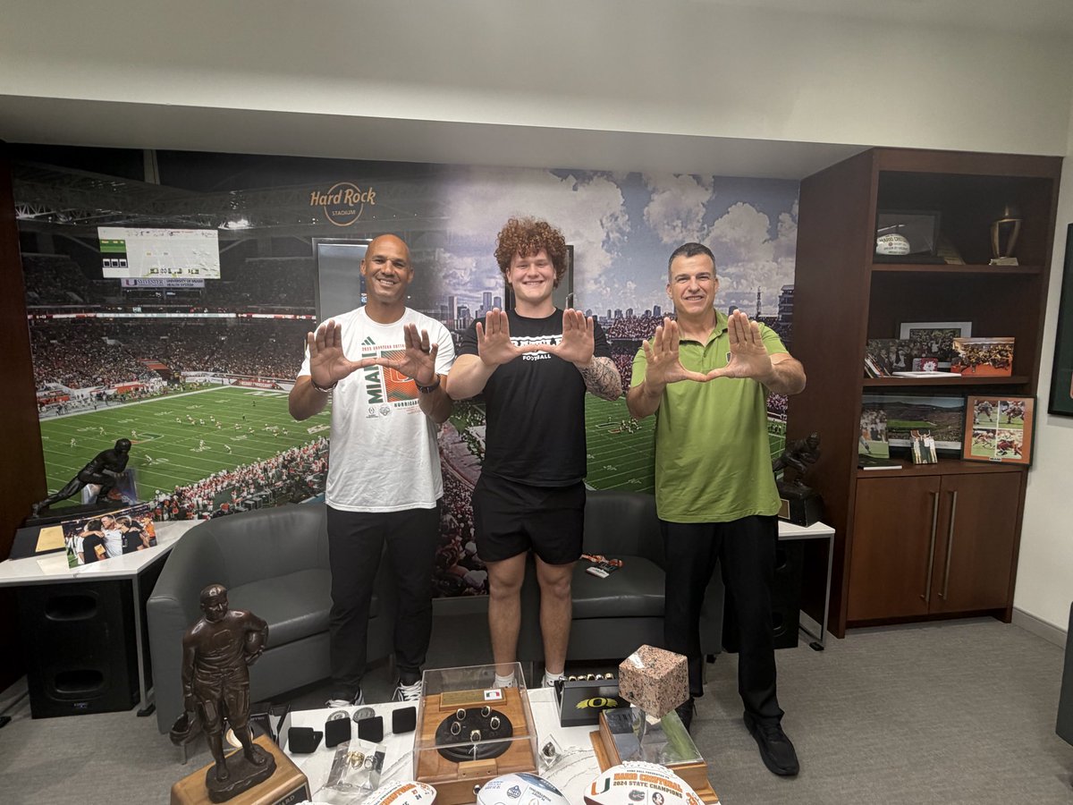 Asherghioto34's tweet photo. 305 I'm on the way! @coach_cristobal @JasonTaylor @cjhetherman @dtrain2901 @TripCarrico @lewis_damione @AREALGENTLEMEN @TheCribSouthFLA @CanesFootball @BollesFootball @Coachcliff904 @DeshawnBrownInc https://t.co/7Q7aK9T5AL