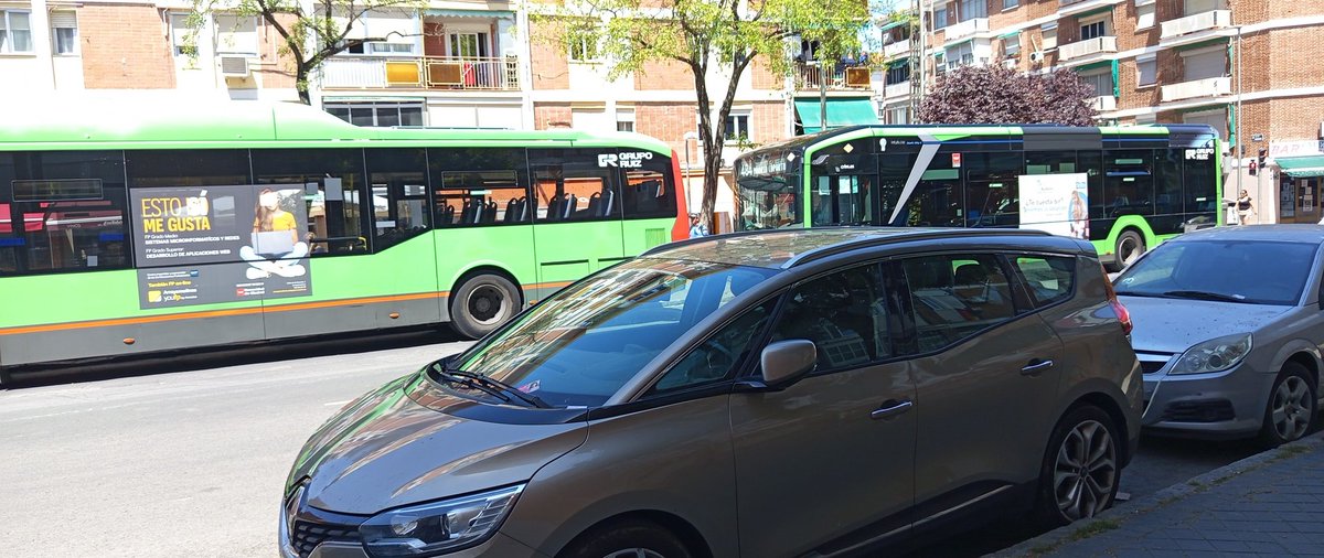 parsof1234's tweet photo. @carlosizqtorres @avocesdecaraban @PasaenOporto @telemadrid Hay un buen espacio en Avda de Oporto para colocar los autobuses en lugar de Valle de Oro, pero claro, así joden nuestra calle, ya saturada de tráfico y autobuses. Basta ya, rebelión ya!!! https://t.co/CMHdHaL4pT