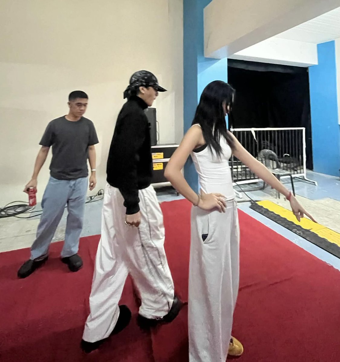 MegaKapamilya's tweet photo. KAIREN SWEET MOMENTS? 👀💖 

Kumakalat ngayon sa social media ang ilang larawan nina Kai Montinola at Jarren Garcia na pinag-uusapan ng netizens. 

Sa mga kumakalat na larawan, kapansin-pansin ang kanilang sweet moments, kabilang ang isang kuha kung saan makikitang binuhat umano ni Jarren si Kai. 

#MEGAkapamilya #KaiMontinola #JarrenGarcia #KaiRen