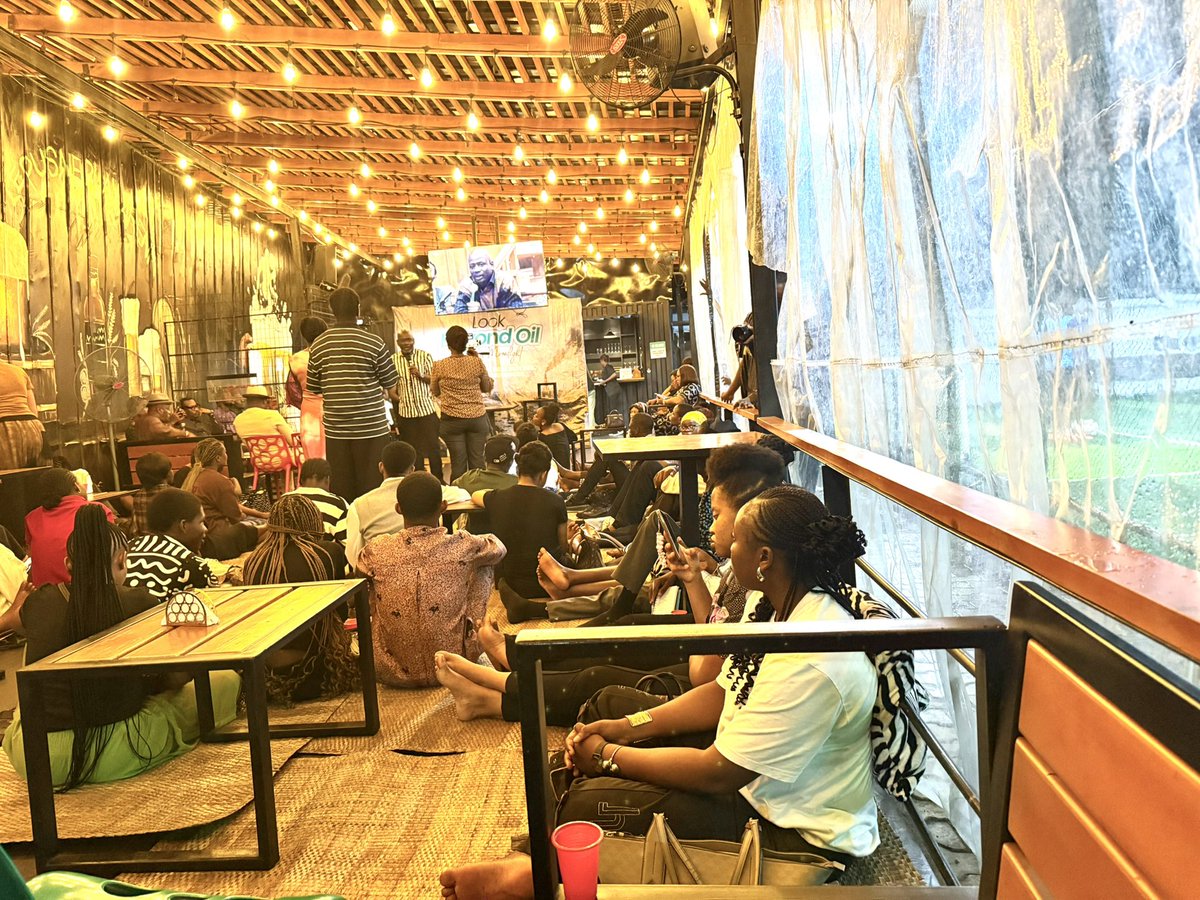 Dumsyl's tweet photo. Lincgreen hosted us for a unique #WorldEnvironmentDay! I love how they’re using creativity for advocacy. Seated on mats for ‘Looking Beyond Oil: Tales by Moonlight,’ we experienced the Niger Delta story in such a fun, immersive way. More of this, please! #ArtandActivism #Creativeadvocacy #Beyondwords