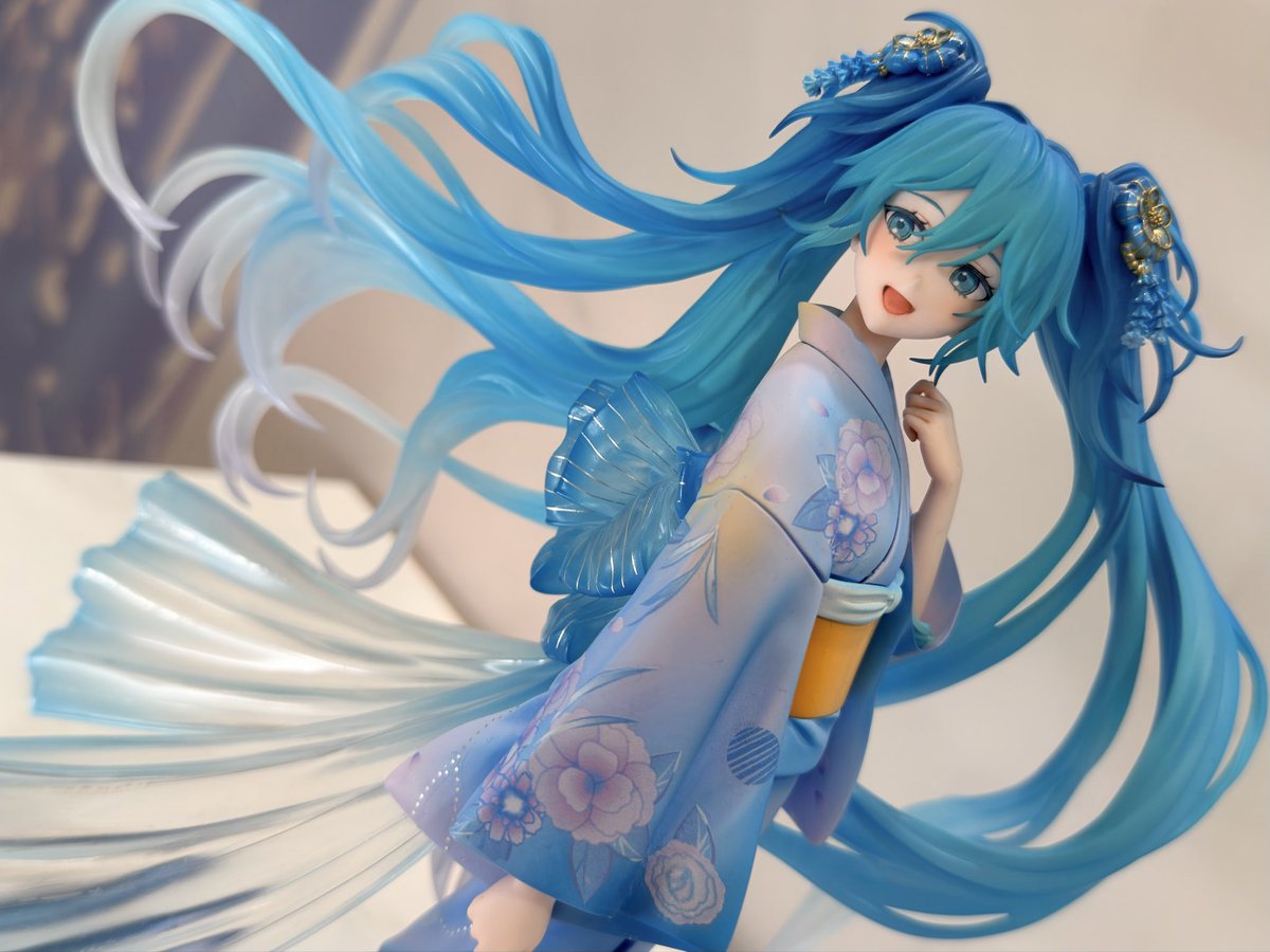 SilentServicejp's tweet photo. 秋葉原で行われていたのはグットスマイルカンパニーというフィギュアの展示会だった。初音ミクのフィギュアだけど精巧に出来ているんですねぇ。 https://t.co/WNGWCHOxwf