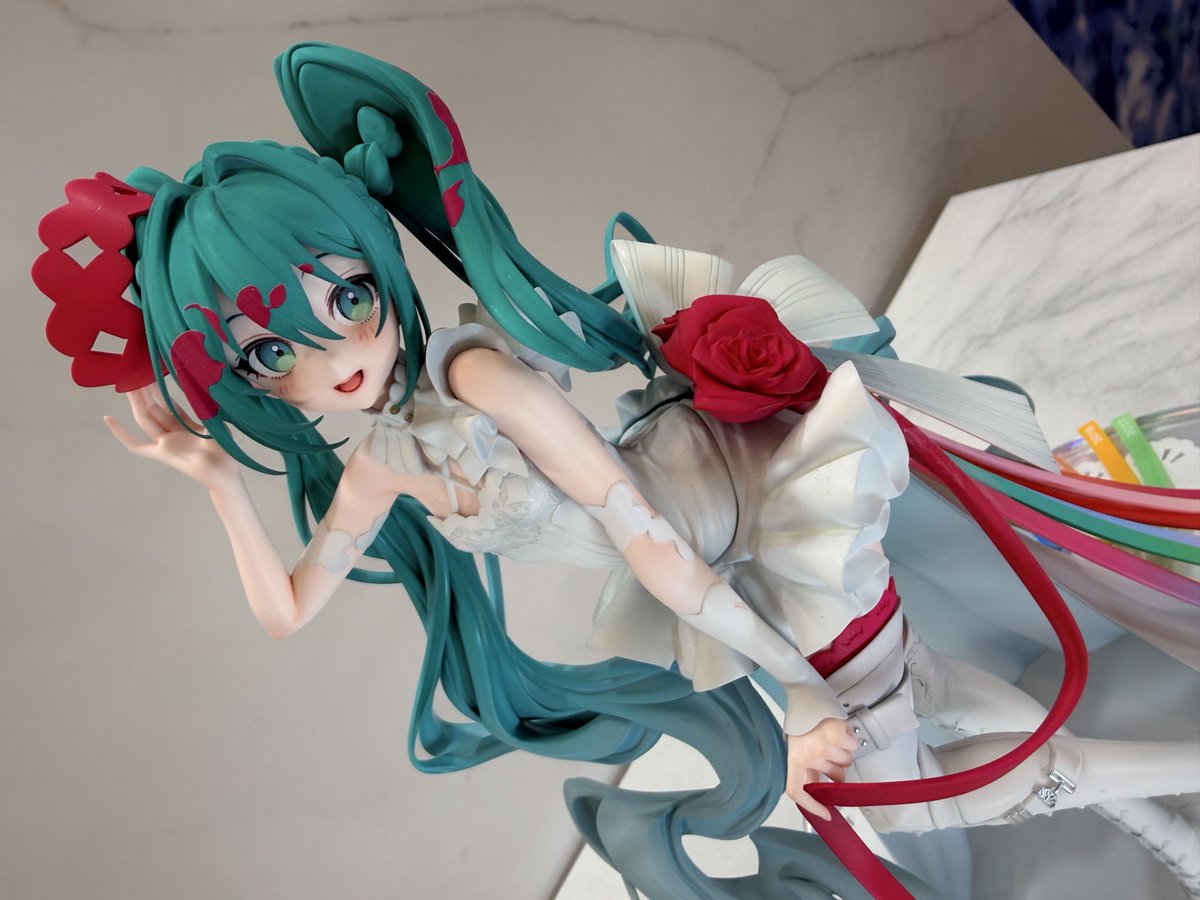 SilentServicejp's tweet photo. 秋葉原で行われていたのはグットスマイルカンパニーというフィギュアの展示会だった。初音ミクのフィギュアだけど精巧に出来ているんですねぇ。 https://t.co/WNGWCHOxwf