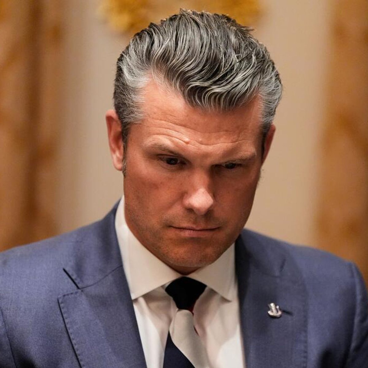 ConflictTR's tweet photo. ABD Savaş Bakanı Pete Hegseth: 

"Üzgünüm ki, bugün farklı Avrupa plajları farklı tehlikeli ideolojiler (mülteciler) tarafından basılıyor.  

İspanya'da, İtalya'da, Yunanistan'da ve Bulgaristan'da tekneler ve adamlar geliyor.  

Avrupa başkentleri bu işgale ne zaman bir şey yapacak? Yoksa çok mu geç? öyle olduğuna inanmıyorum."