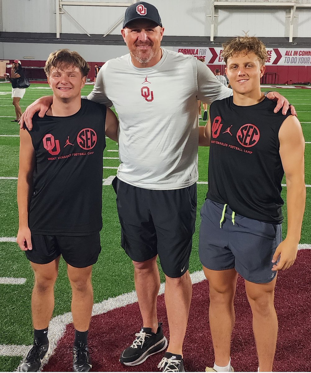 RykerShanks's tweet photo. It was so great to meet you @coachdmc I love your energy! Thank you for the coaching on the routes I used it and man it works!! It was also great to run into coach @JasonWitten and @JJColeman25.
@OU_Football #BoomerSooner #OUDNA #ForHim
@Coach_JM1 @LCS__Football @cannon_monty @RecruitLCS @3hunnidGuru @TXPSMedia @TXRecruits @DUBSports_Net @TheDivineOne___ @Jason_Howell
