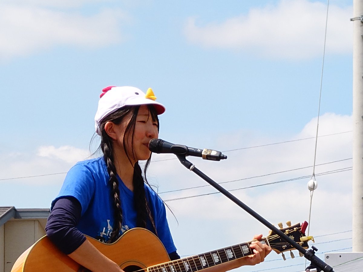 Known_z100's tweet photo. 2026・6月6日㈯
第18回　ひだまり地域ふれあい祭
風見穏香さんのステージ🎸①
#かざみしずか
#生きづらいけど生きてやる系シンガーソングライター
#スマホ撮影 https://t.co/g314CcylFN