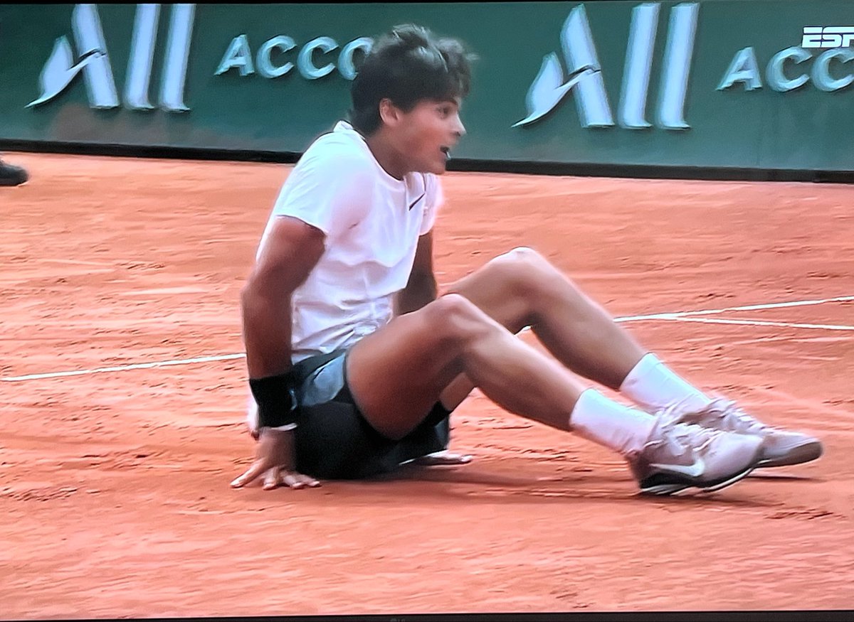 osolimpicos's tweet photo. 🇧🇷🏆GUTO CAMPEÃO DE RG!! 🏆🇧🇷

Guto Miguel faz grande final, vence 6-3 6-4 Michael Antonius USA e conquista o título juvenil de Roland Garros!!

1º brasileiro campeão de RG no juvenil e apenas o 4º a vencer um GS (Tiago Fernandes, Thiago Wild e João Fonseca).

Guto também assumirá o #1 do ranking mundial juvenil, o 3º brasileiro a chegar ao posto (Orlando Luz e João Fonseca).

Torneio brilhante, título excelente mostrando grande evolução e controle.