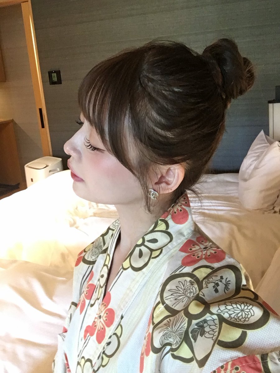 yuppi_91's tweet photo. 旅館で写真撮る時の髪型はお団子がマスト🍡❤️
どの角度で撮っても上半身が寂しくならないから盛れるよ♡ https://t.co/aWx1uwSSjk